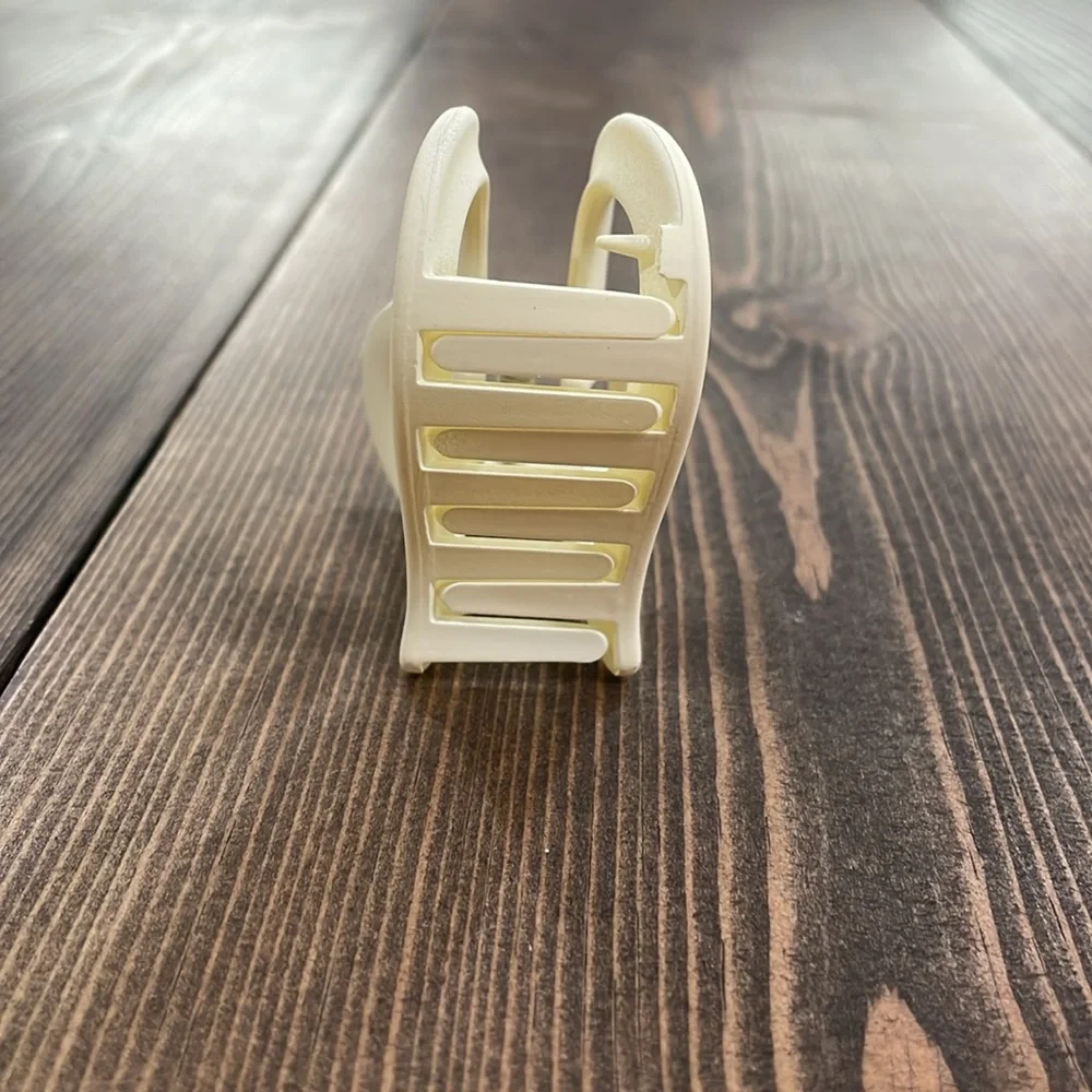 🌟2x Host Pick🌟Cream Heart Hair Claw Clip